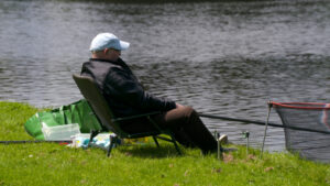 Viswedstrijd In het Goorechtpark in Hoogezand